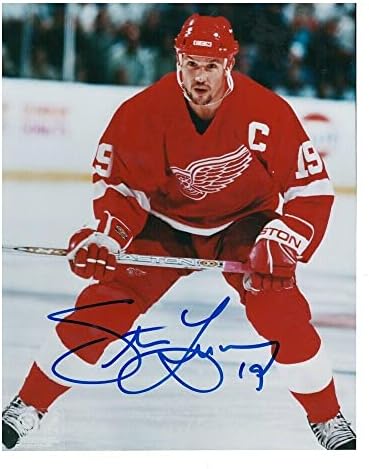 STEVE YZERMAN aláírt Detroit Red Wings 8x10 Fotó – 70142 - Dedikált NHL-Fotók